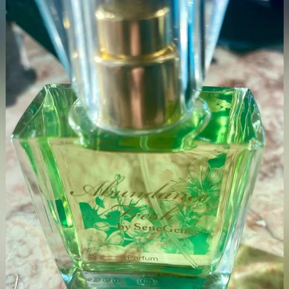 Abundance Fresh by SeneGence Parfume NWOB used once. Full size. - Picture 2 of 2